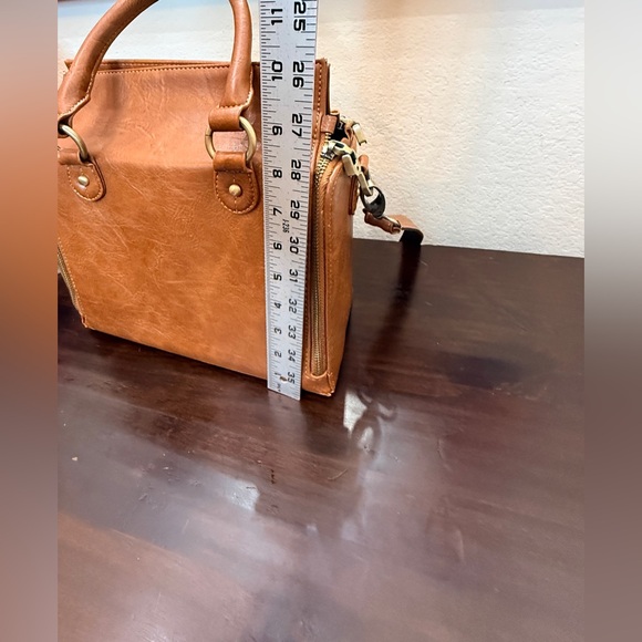 Cobbler Legend EUC Zip-Around Leather
Crossbody Satchel Multi-Compartment - Picture 9 of 16